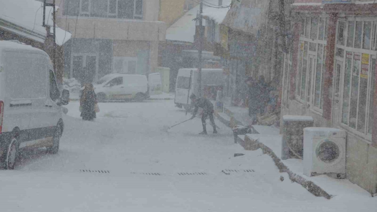 Bulanık’ta 48 köy yolu ulaşıma kapandı