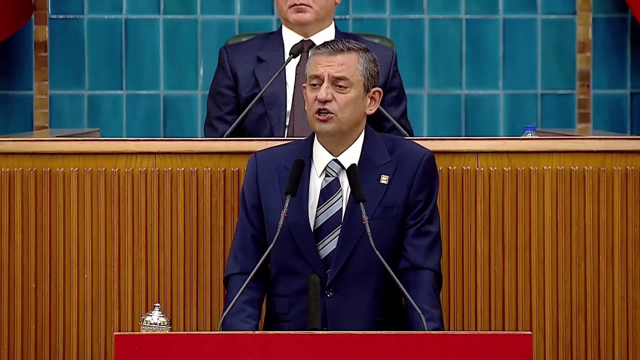 CHP grup toplantısı... Özgür Özel: "Bütün örgütümüzü altın kıyma ve çay simit hesabını kapı kapı anlatmaya davet ediyorum"