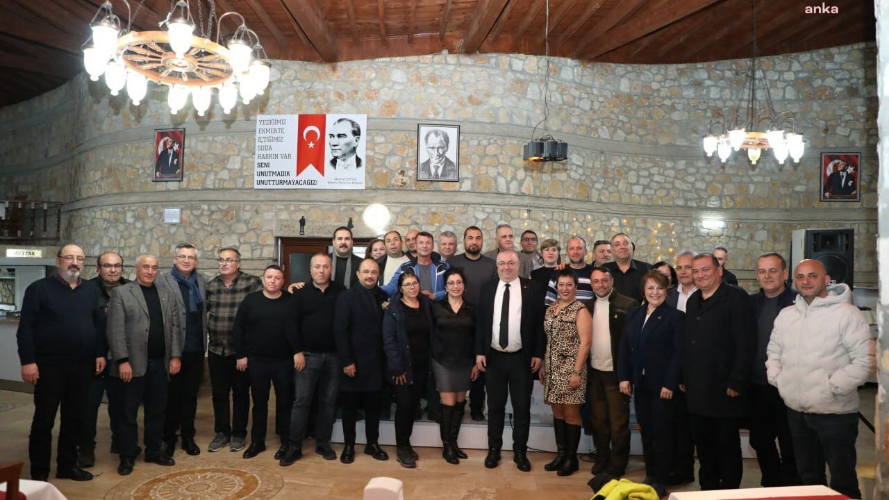 Edremit Belediye Başkanı Ertaş, emekli personelle yemekte bir araya geldi