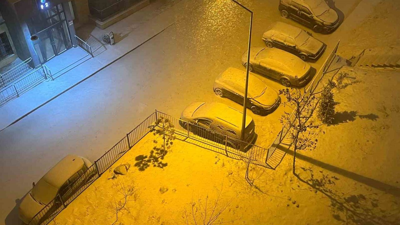 Elazığ’da yoğun kar yağışı başladı