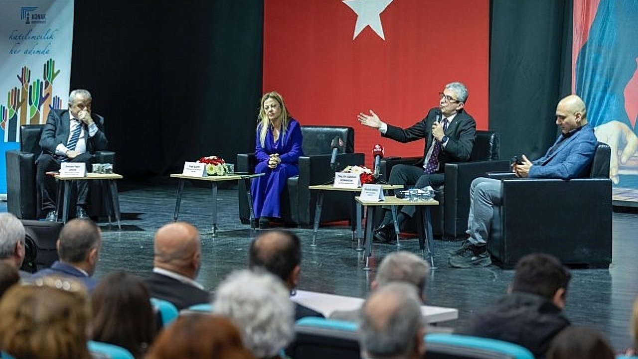 Gazetecilerin sorunları Konak'ta konuşuldu