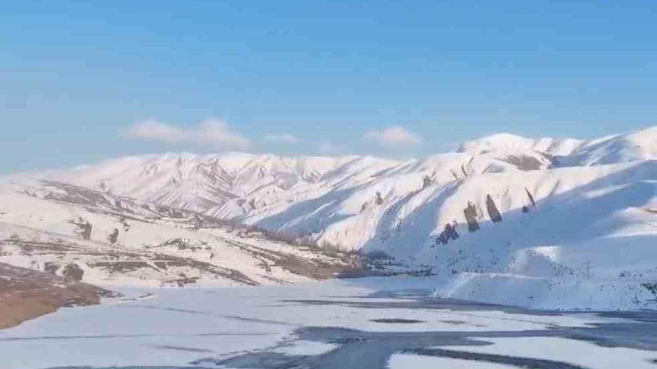 Kısmen donan Dilimli Barajı havadan görüntülendi