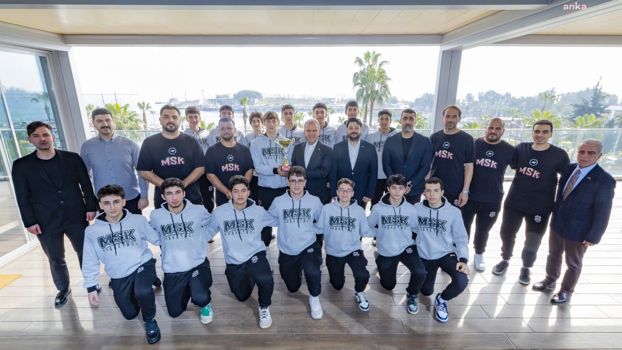 Mersin Büyükşehir Belediye Başkanı Seçer, il şampiyonu Mersin Spor Kulübü U16 Takımı'nı ağırladı 