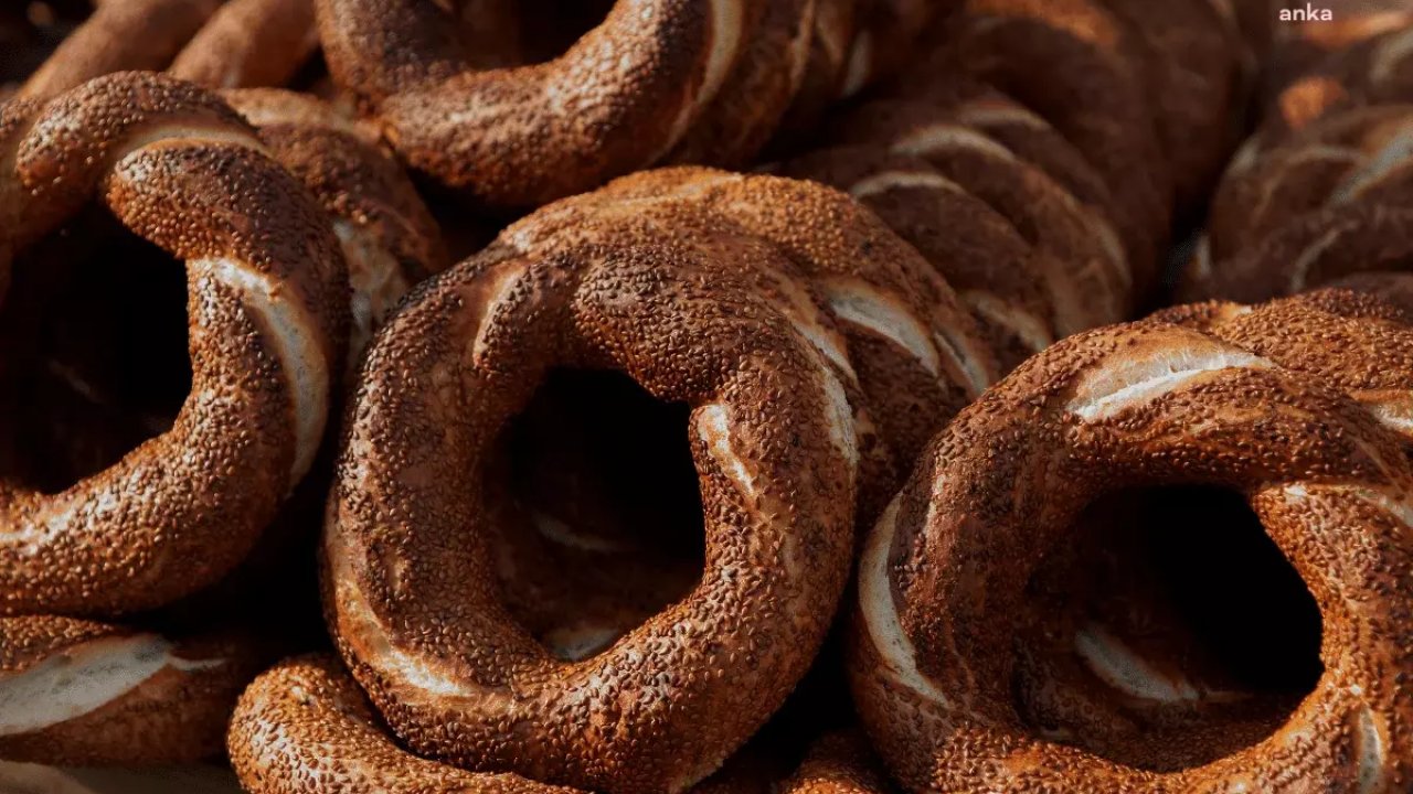 Ticaret Bakanlığı İstanbul'da simit fiyatlarına zam yaparak 20 TL'ye satan işletmelere yasal işlem başlattı