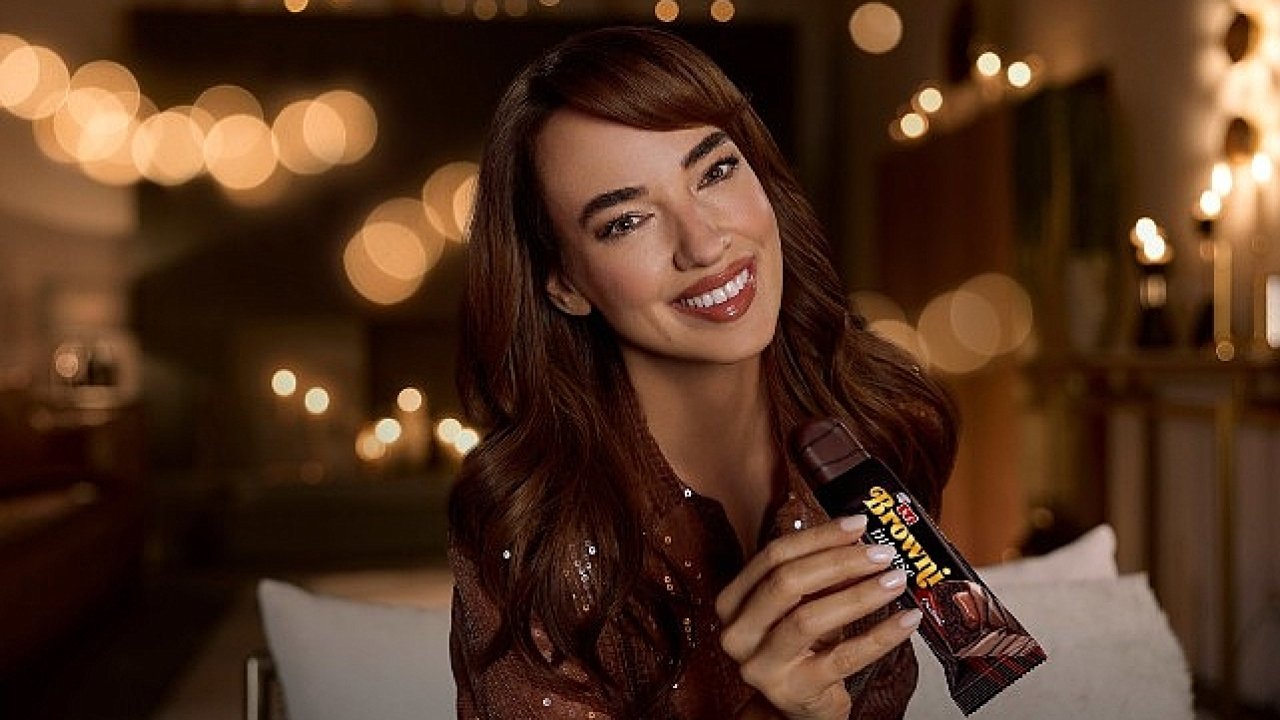 Ünlü Oyuncu Seda Bakan, Eti Brownie Intense'in Yeni Reklam Yüzü Oldu
