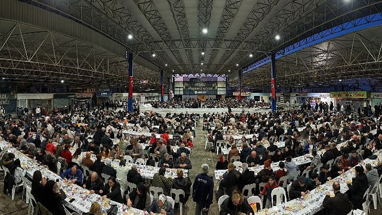 Balçova'da binlerce kişi iftar sofrasında buluştu