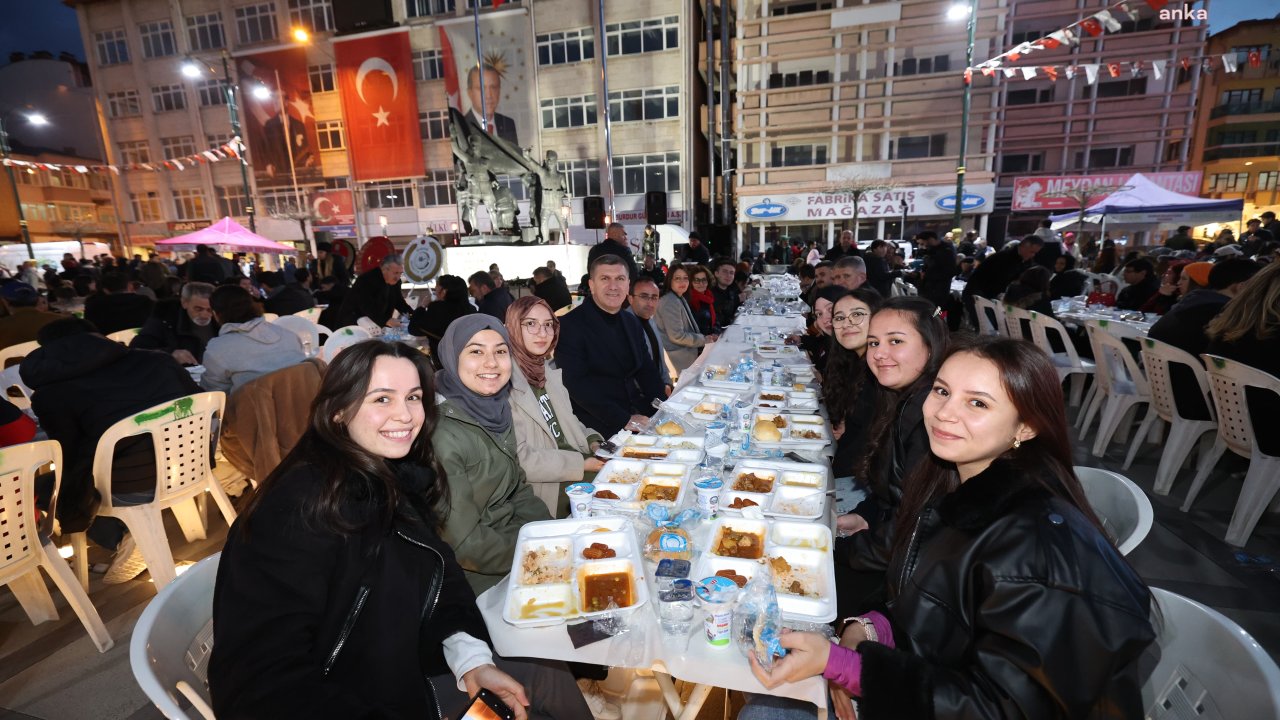 Burdur Belediyesi’nin geleneksel Gönül Sofrası'nda binlerce kişi buluştu