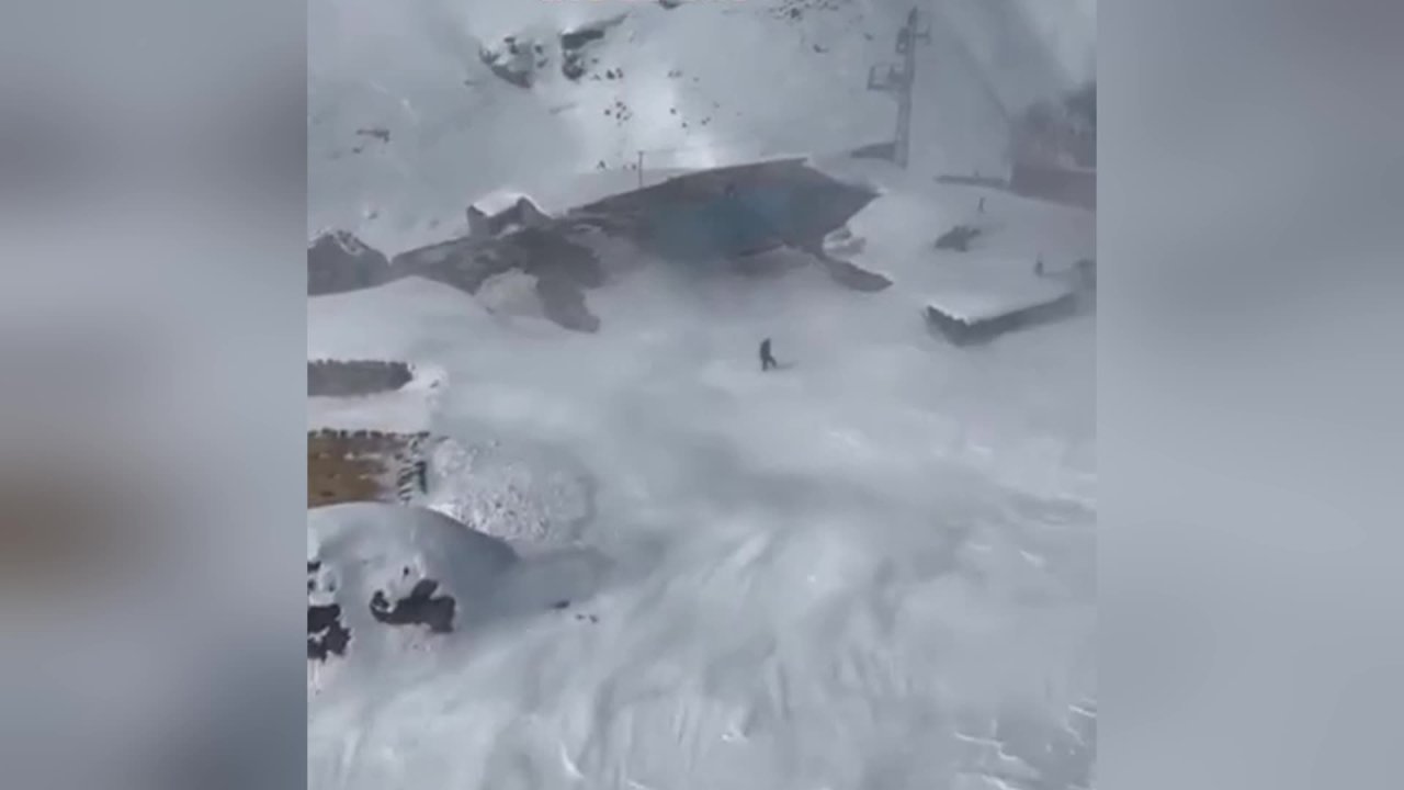 Erzurum'da 15 gündür ulaşılamayan vatandaş, mezrada donmak üzereyken bulundu