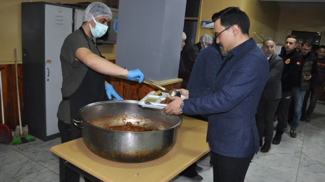 Kaymakam Demirtaş, iftarını öğrencilerle açtı