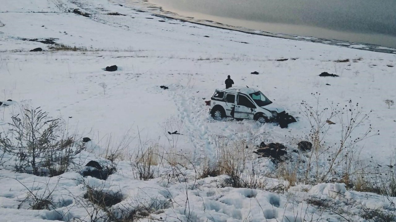 Van’da takla atan kamyonetteki 3 kişi yaralandı