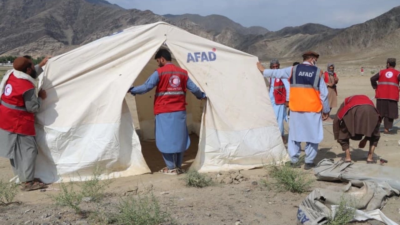 Afganistan Kunar'da çadır kurulumları sürüyor