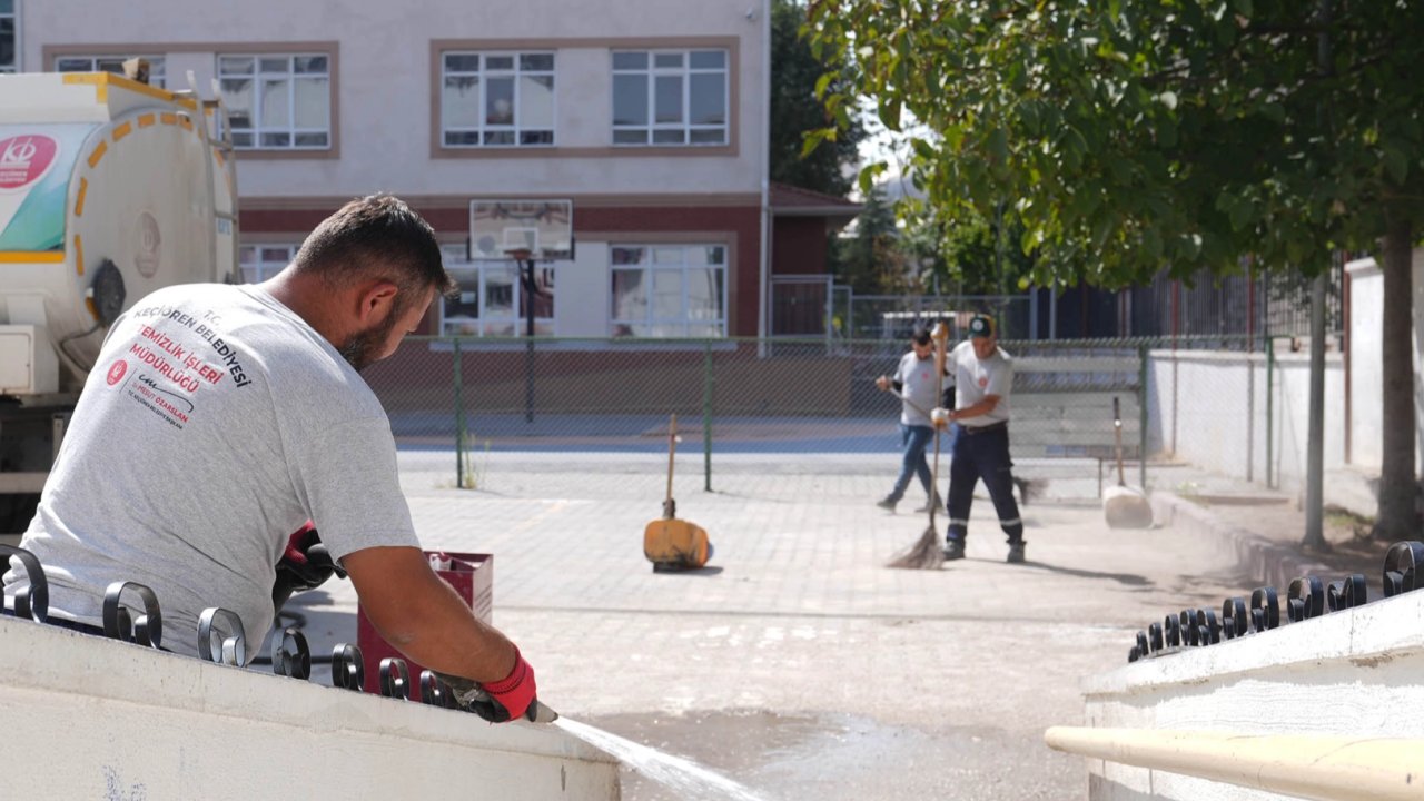 Ankara Keçiören Belediyesi’nden okullarda temizlik seferberliği
