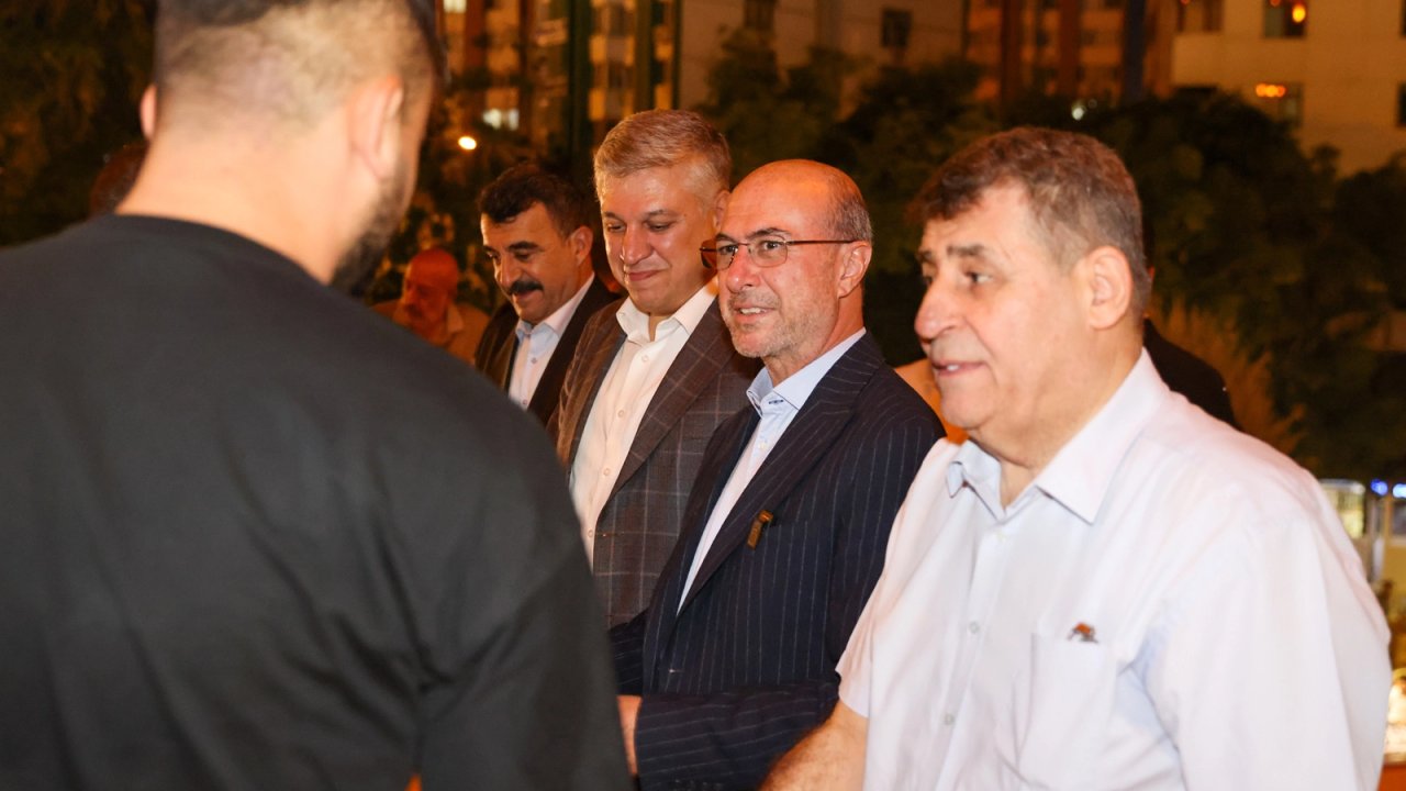 Başkan Pekyatırmacı, kandil gecesinde vatandaşlarla bir araya geldi