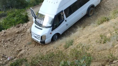 Bingöl’de kontrolden çıkan minibüs şarampole girdi: 7 yaralı
