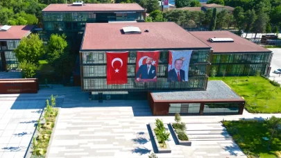 Bursa İnegöl'de bin 500 öğrenciye kırtasiye desteği