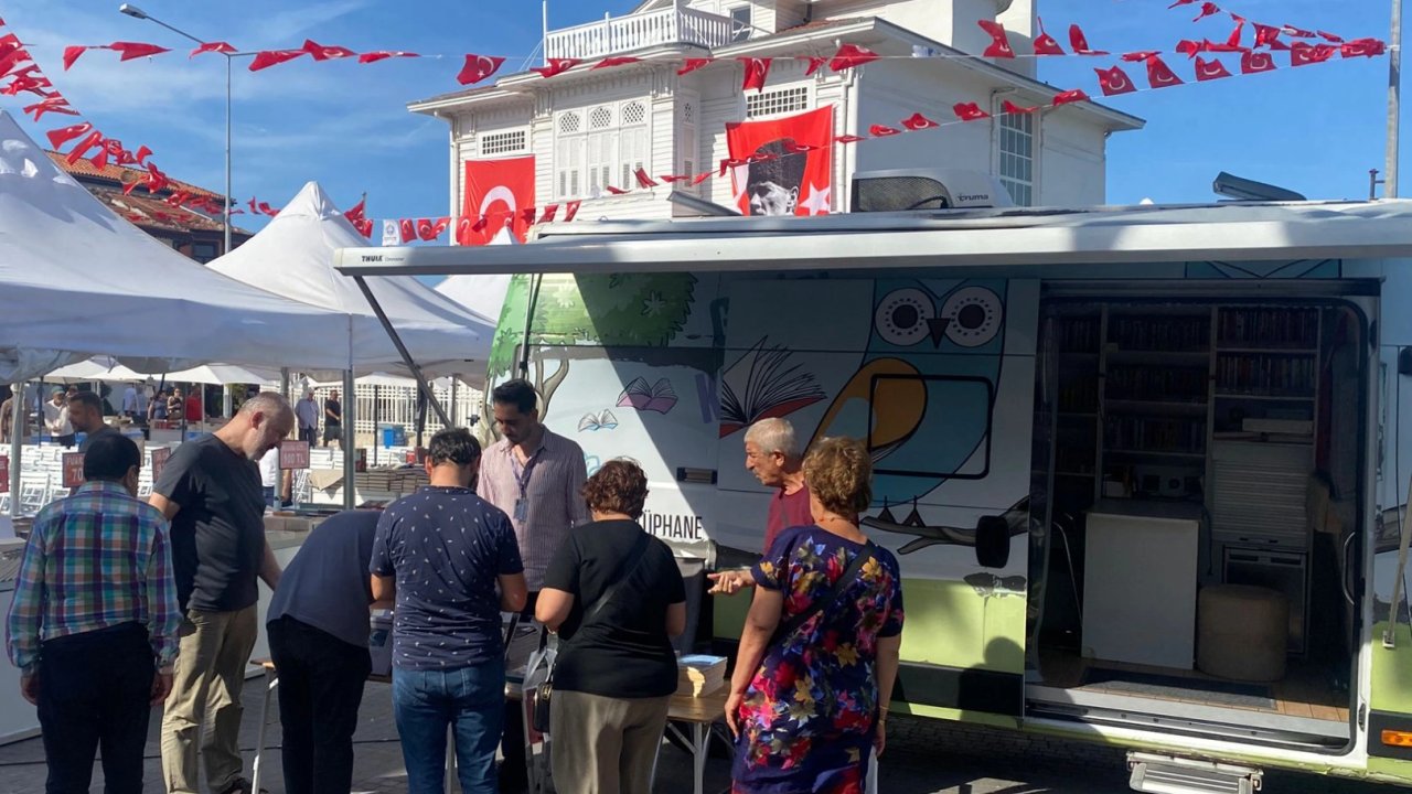 Bursa Nilüfer'in Gezici Kütüphanesi Mudanya'ya konuşlandı