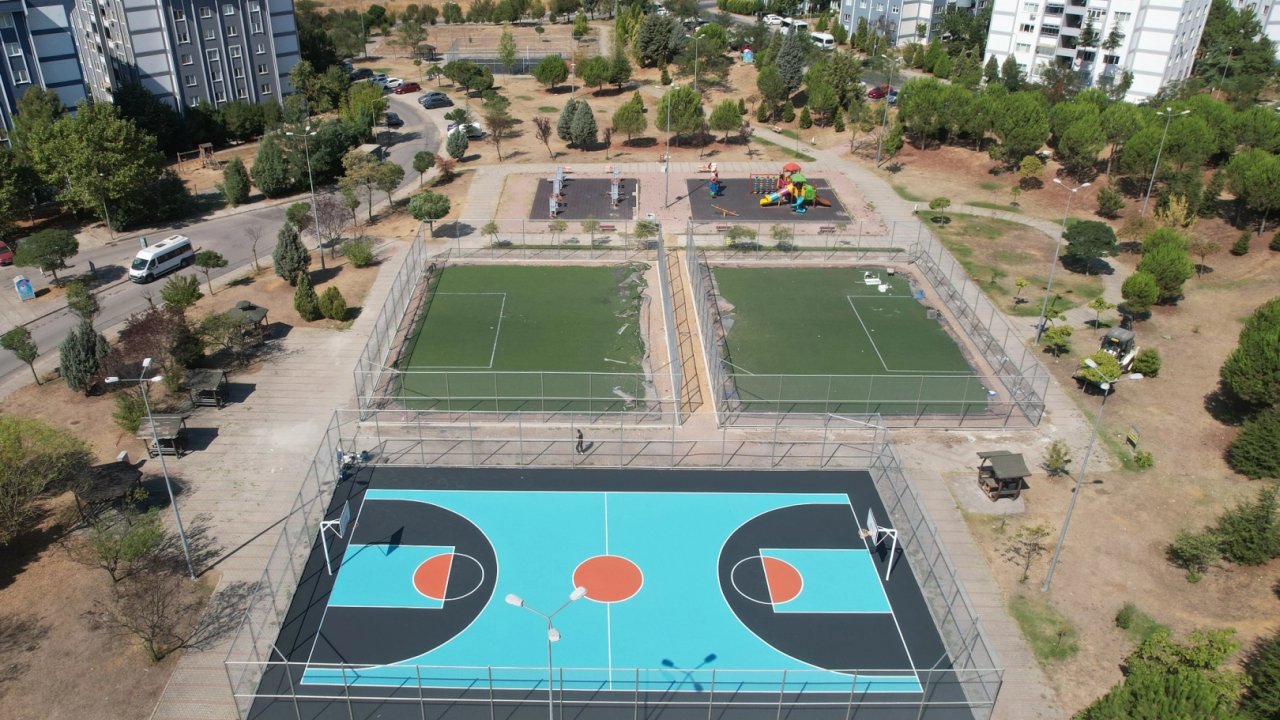 Çayırova'daki Gençlik Parkı’nın sahalarına yenileme