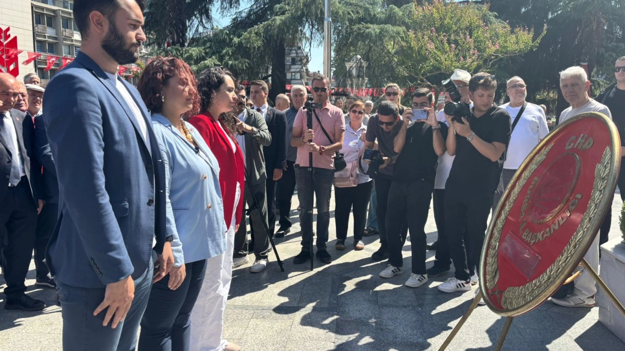 CHP’nin 102'nci yılına Bursa'dan çelenk