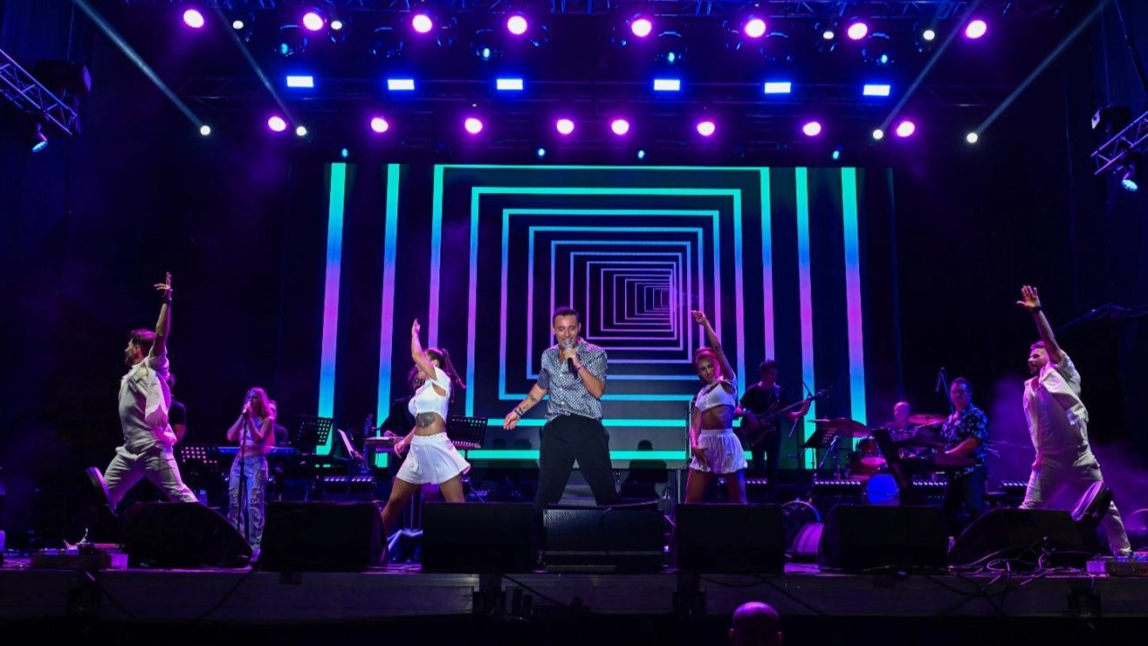 Çim Konserleri’nde Mustafa Sandal coşkusu