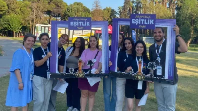 Çocuklar, gençler ve kadınlar İEF'nin tadını çıkarıyor 