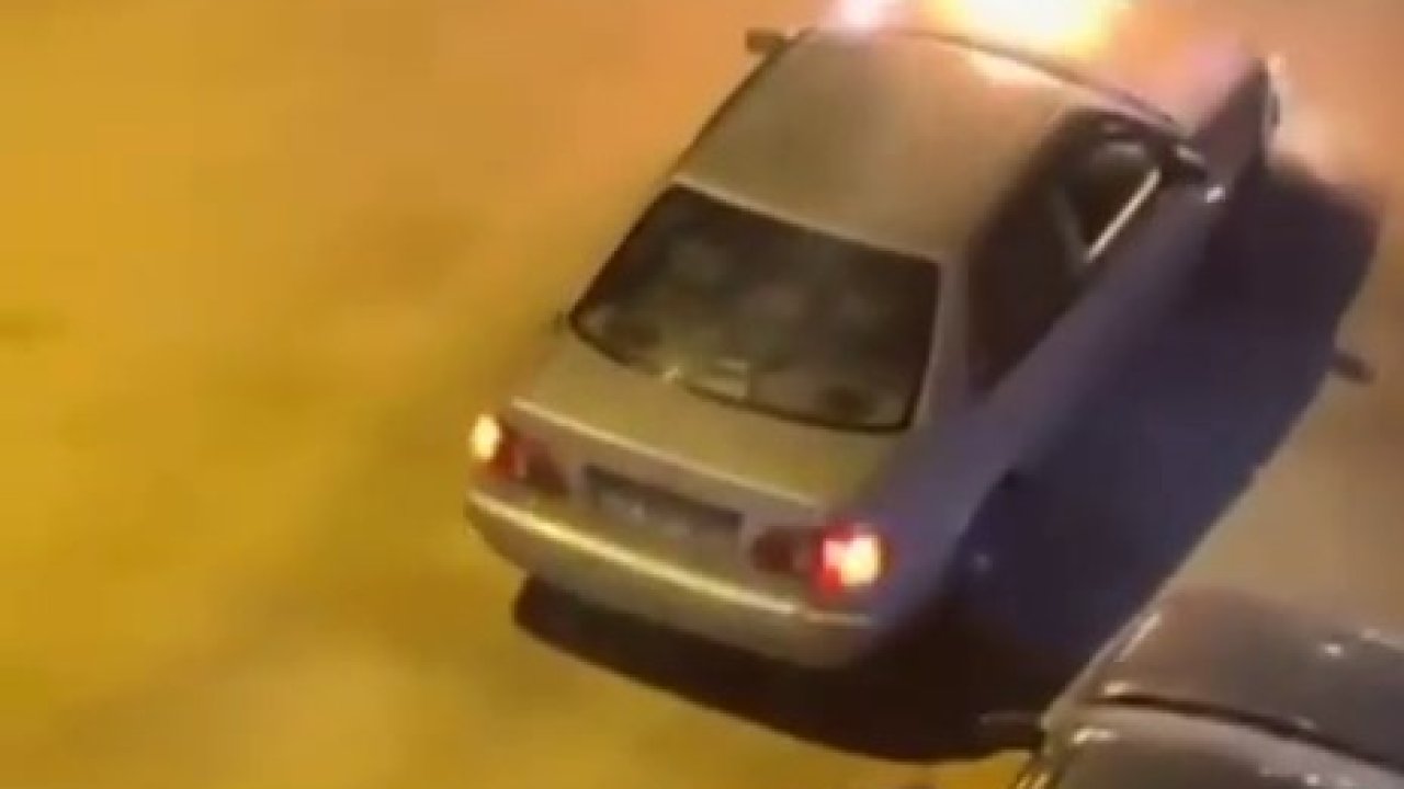 Elazığ’da seyir halindeki otomobil yandı