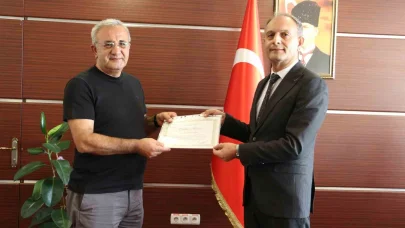 Elazığ’da sigarayı bırakan 2 vatandaşa ‘Teşekkür Belgesi’ verildi