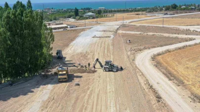 Elmalık yolunda yıkım çalışmaları yapılıyor