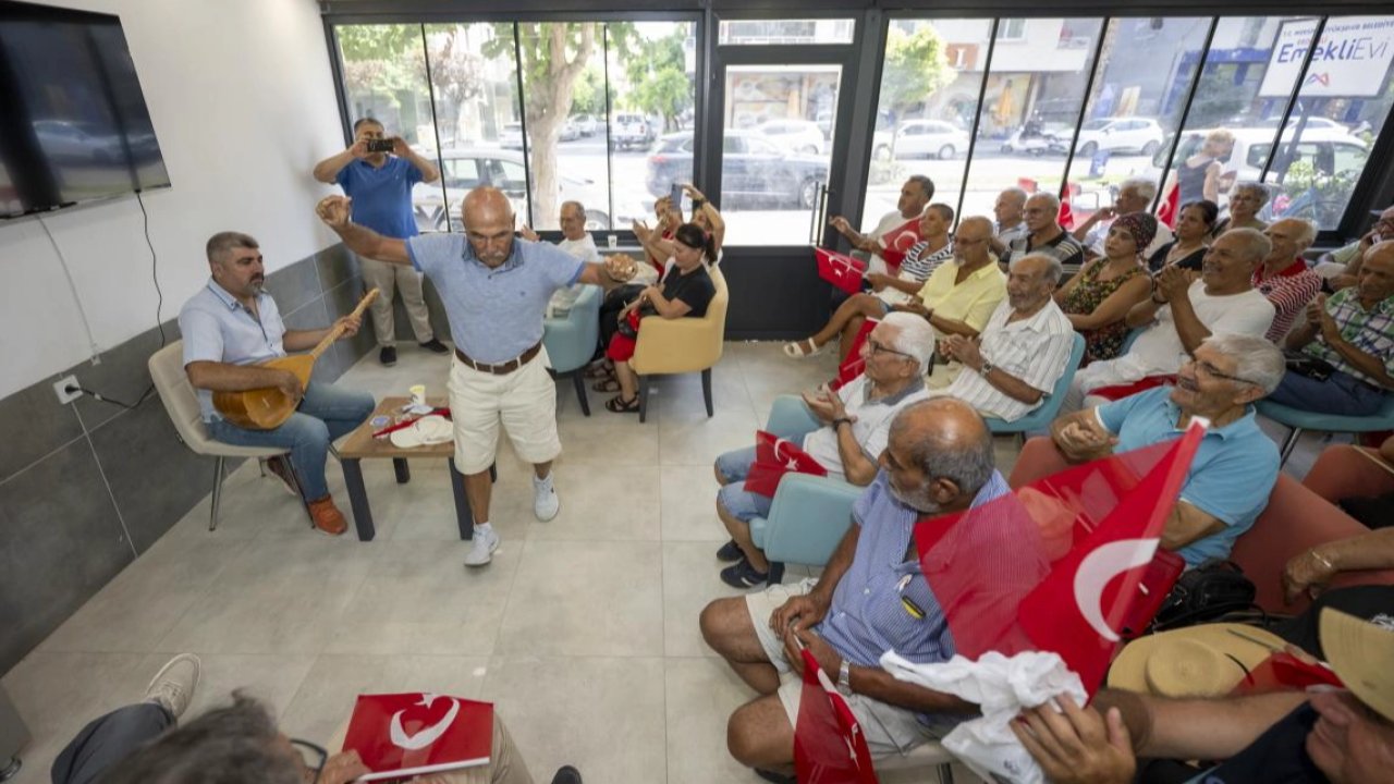 Emekli Evi’nde Zafer Bayramı türküleri yankılandı
