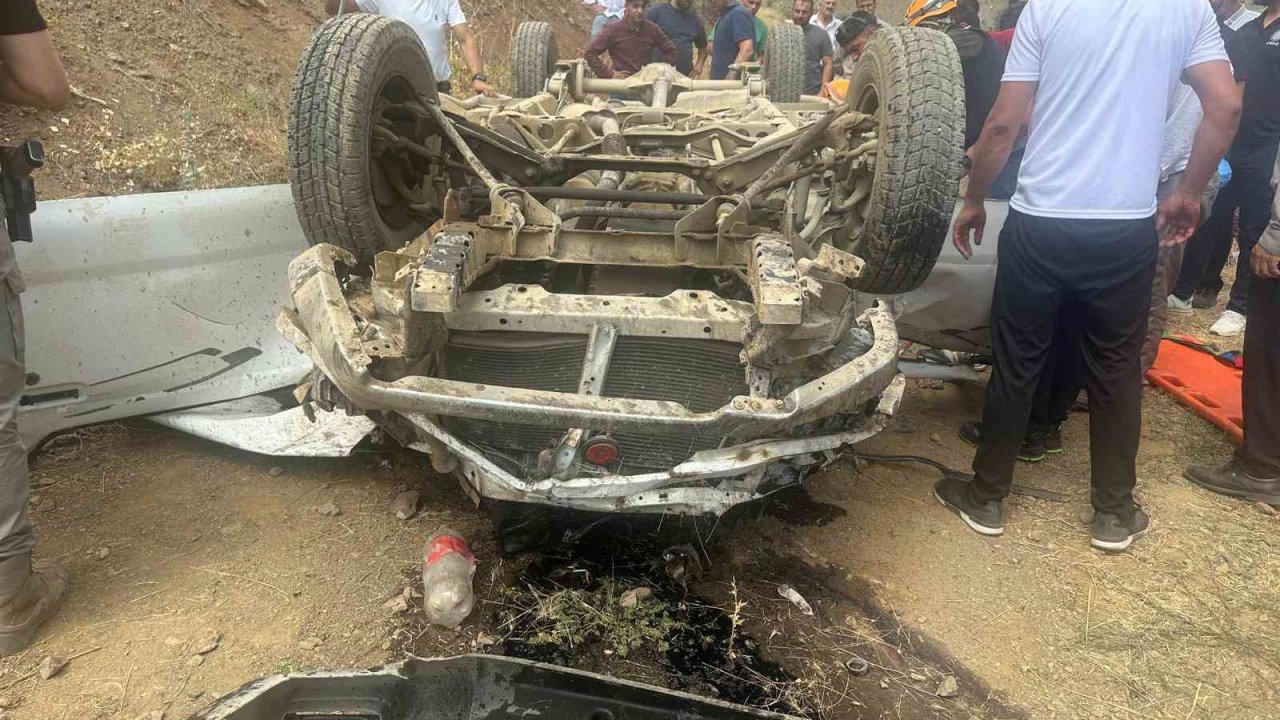 Hakkari’de trafik kazası: 3 ağır yaralı