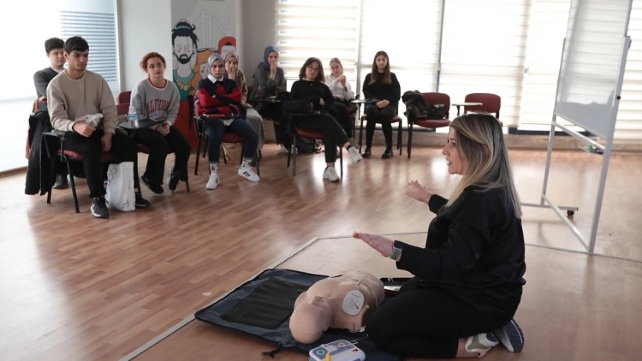 İBB Gençlik Ofisleri'nde üçüncü dönem başladı