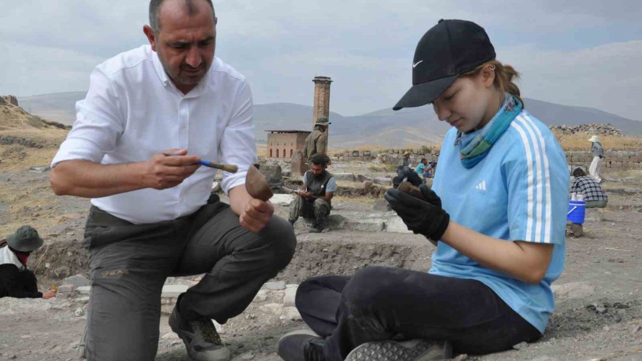 Kars Ani Ören Yeri’nde 7 bölgede kazı çalışması yapılıyor