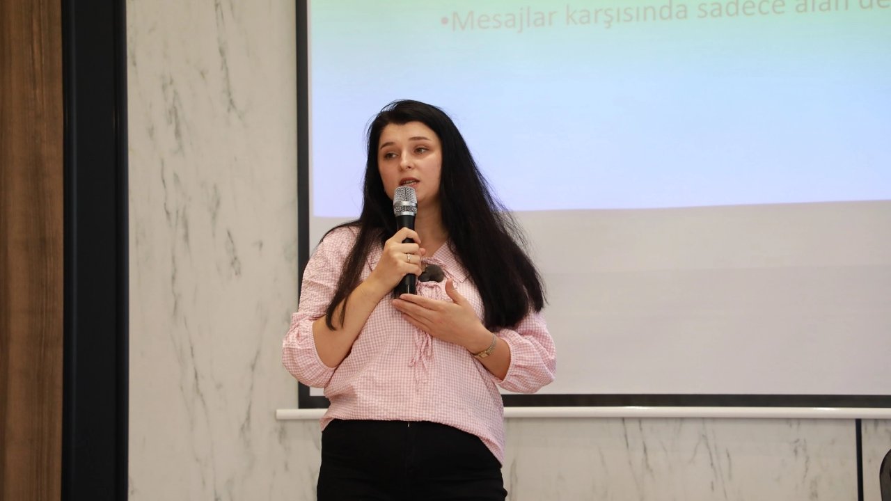 Konya Karatay'da 'hoş kubbe'de çocuklar eğleniyor ailelere öğreniyor