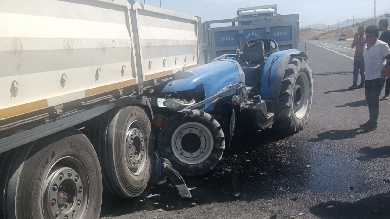 Malatya’da tır ile çarpışan traktörün sürücüsü yaralandı