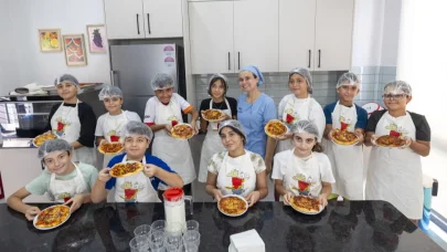 Mersin Mezitli'de minik şefler pizza yaptı