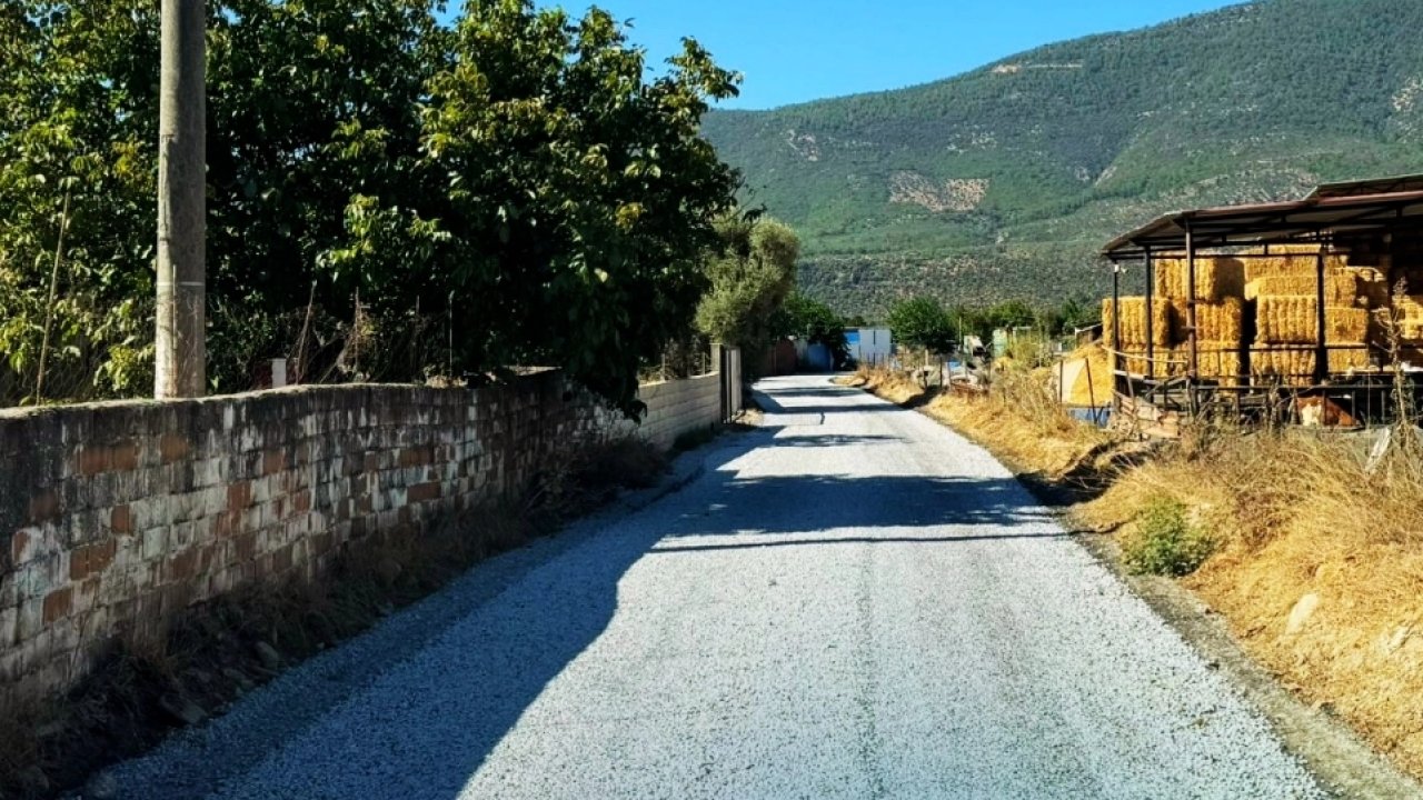 Muğla Milas'ta yol yapım seferberliği sürüyor
