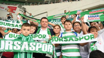 Başkan Aydın, Bursaspor maçını çocuklarla izledi