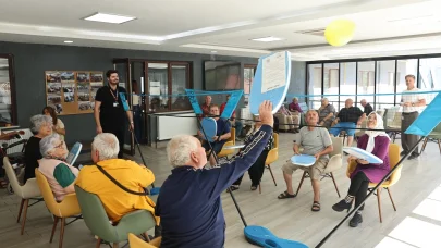 Bursa Nilüfer’de huzurevi sakinleri “Balon Voleybolu” ile eğlendi