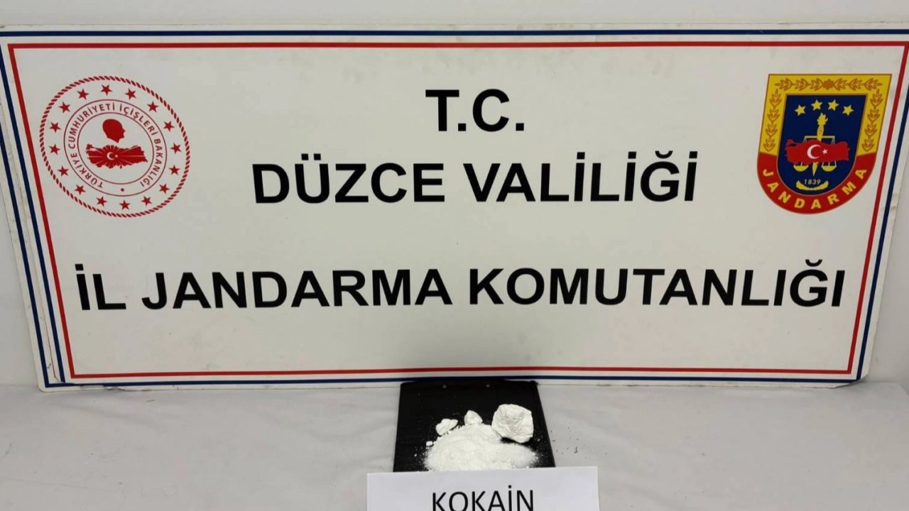 Düzce'de 800 bin liralık kokain ele geçirildi