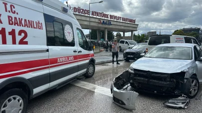 Düzce'de acil servis önünde yaralamalı kaza