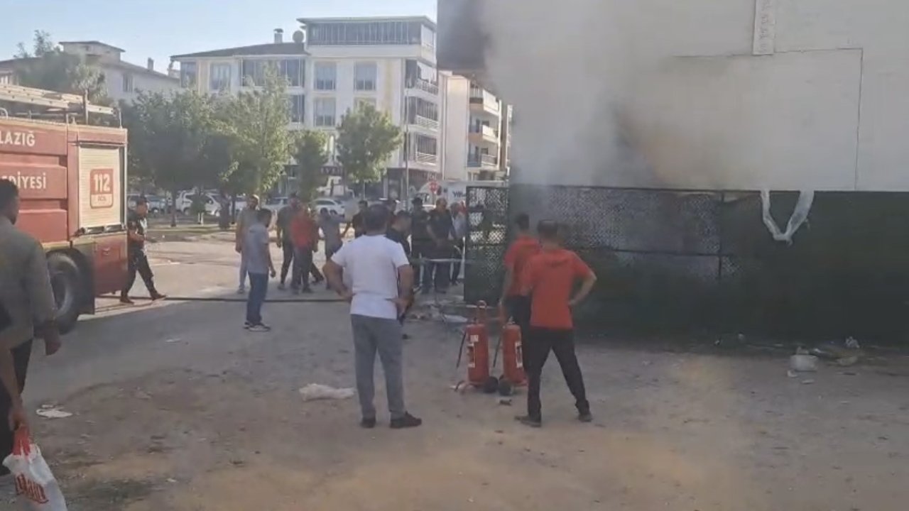 Elazığ’da depo yangını