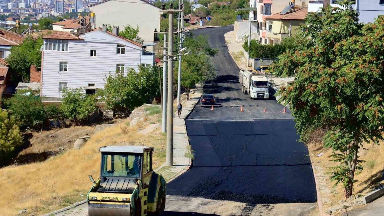 Elazığ’da yol yenileme çalışmaları sürüyor