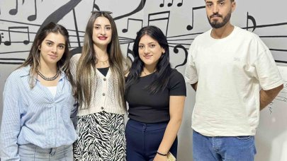 Kurduğu müzik akademisinde öğrencilerini üniversiteye hazırlıyor