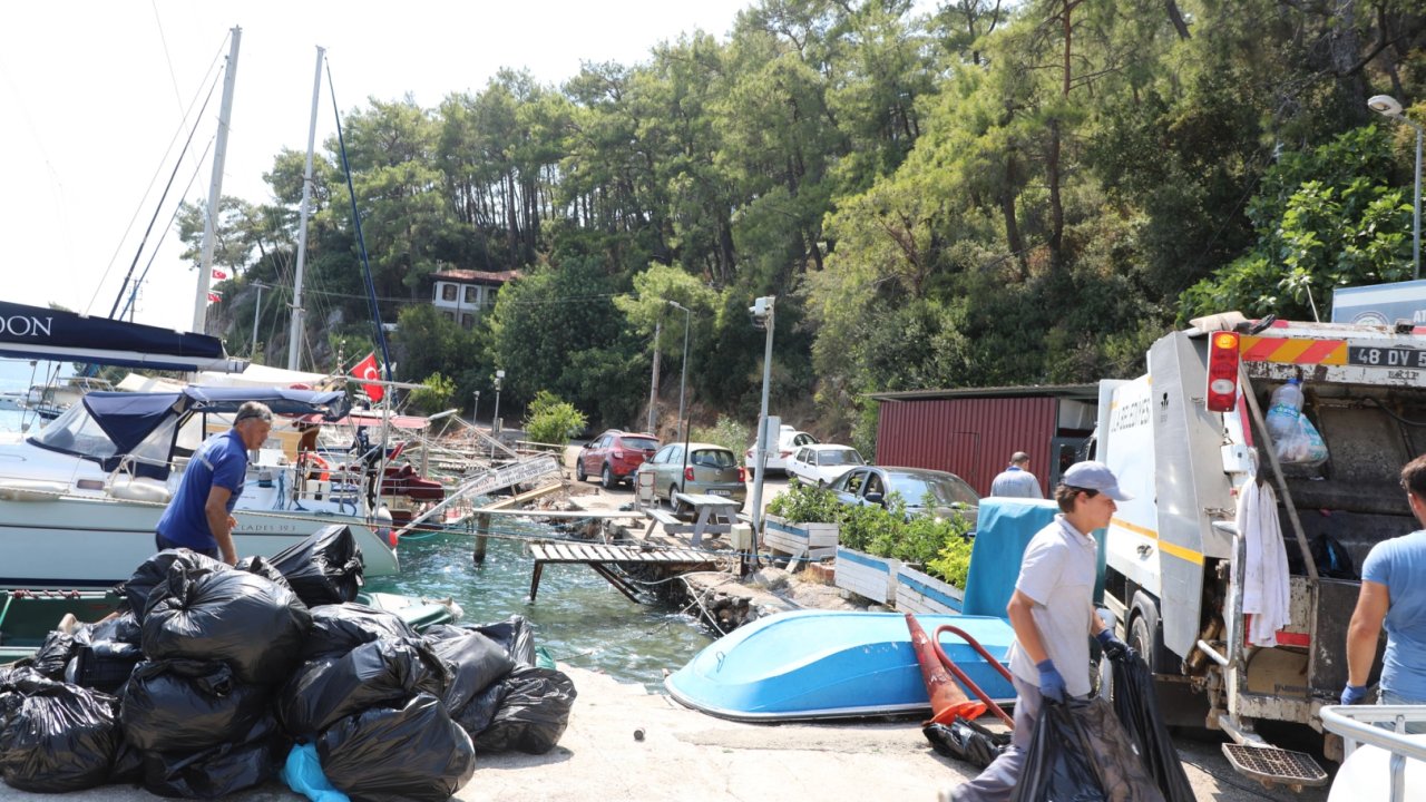Muğla’nın eşsiz koylarında 31 ton atık toplandı