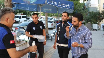 Zabıtadan lokum ve kolonyalı kaldırım işgali uyarısı