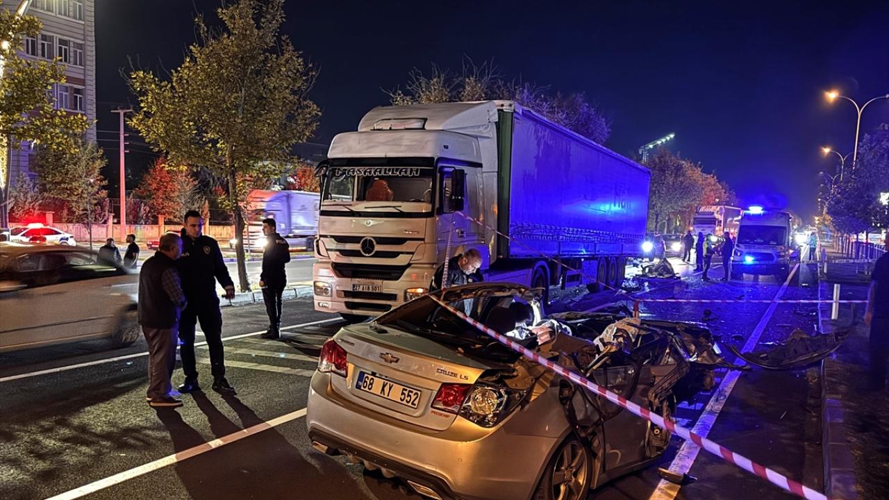 Aksaray'da Feci Kaza Kardeşleri Ayırdı: Ağabey Olay Yerinde Can Verdi, Kardeşi Ağır Yaralı