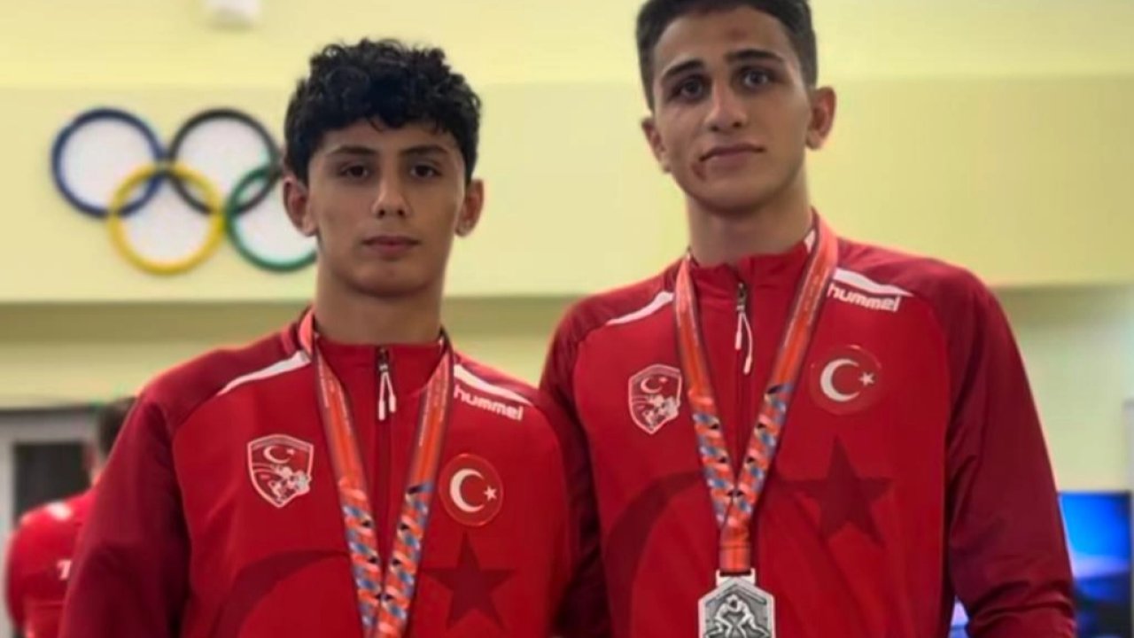 Bursa Büyükşehirli güreşçilerden iki madalya