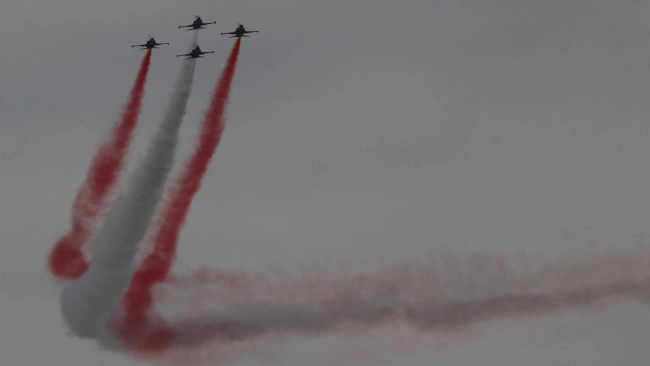 Türk Yıldızları&#039;ndan Mudanya&#039;da nefes kesen prova