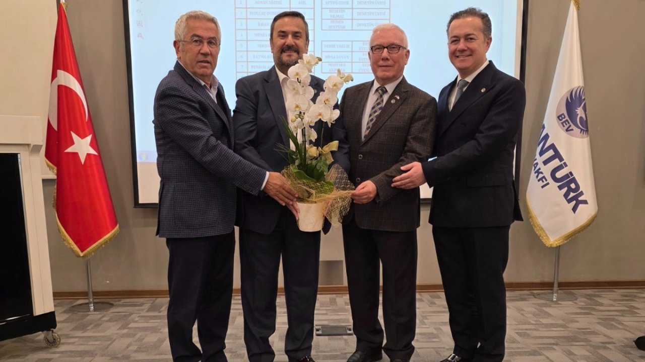 BALKANTÜRK Eğitim Vakfı&#039;nda bayrak değişimi: Adnan Sözeri dönemi başladı