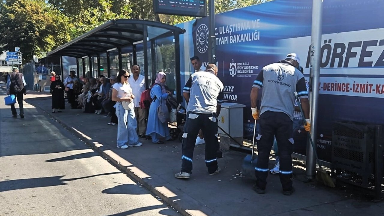 Kocaeli Büyükşehir’le duraklar temiz ve bakımlı