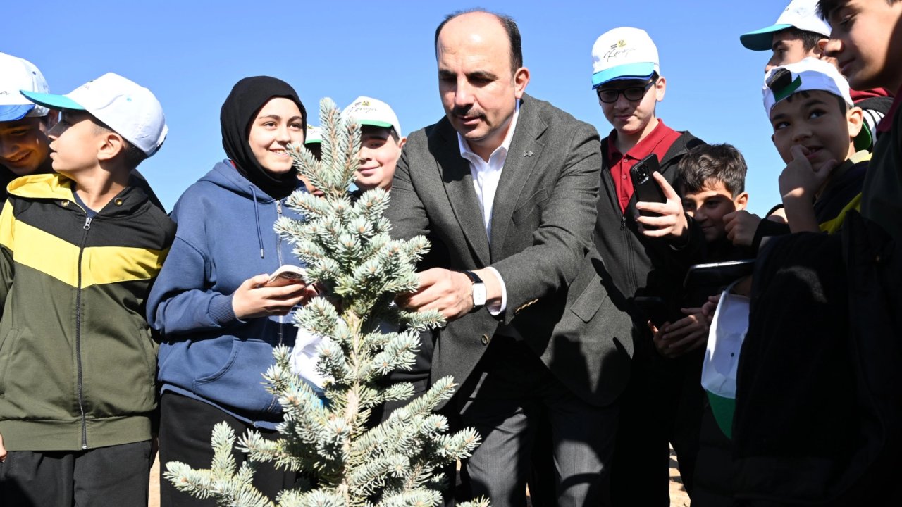 Konya'da Başkan Altay öğrencilerle birlikte fidan dikti